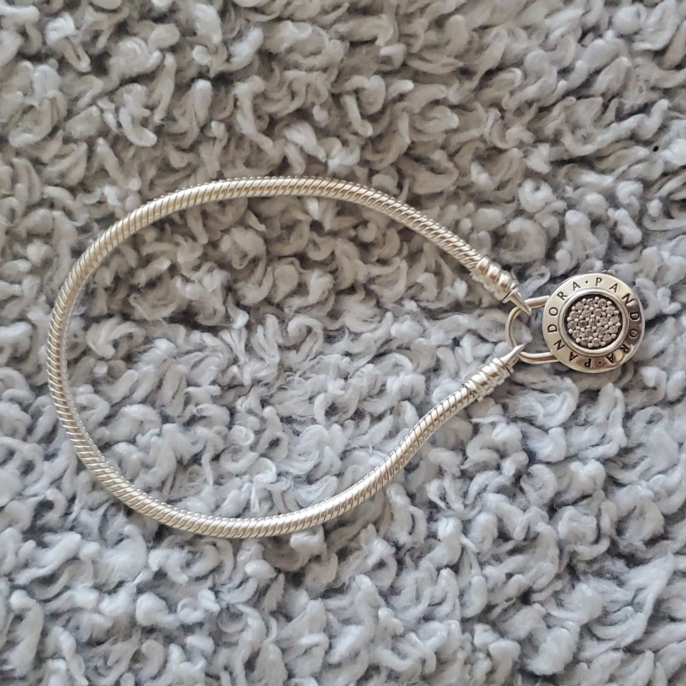 NWOT Pandora insignia locket bracelet